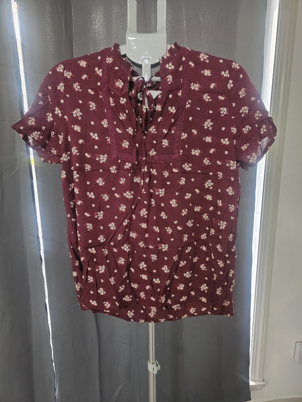Market & Spruce Burgundy Floral Tie-Neck Short Sleeve Blouse